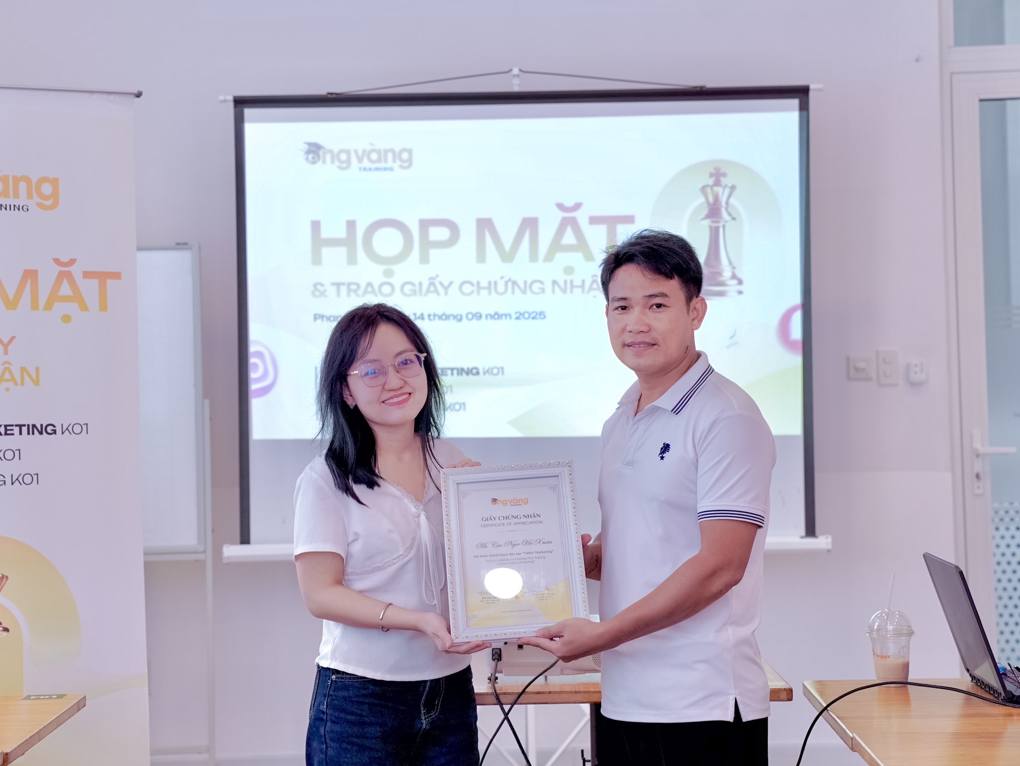Ong Vàng Training tổ chức lễ trao giấy chứng nhận hoàn thành khóa học - Ảnh 2